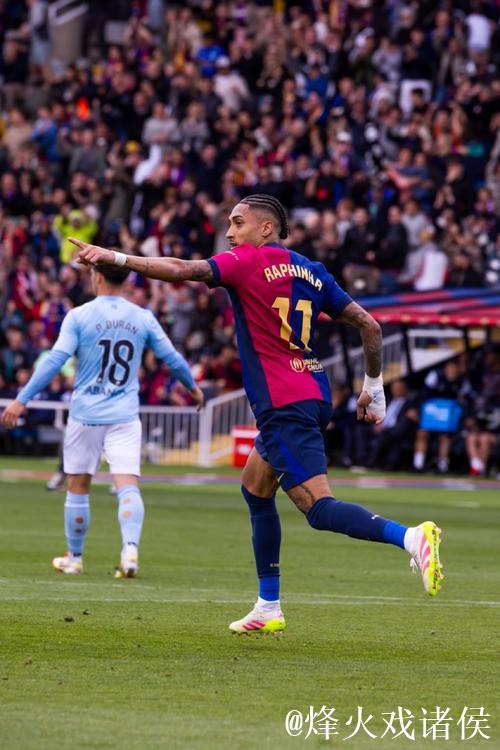 拉菲尼亚角球后越位,费兰进球被取消细节引关注 拉菲尼亚角球后越位,费兰进球被取消细节引关注